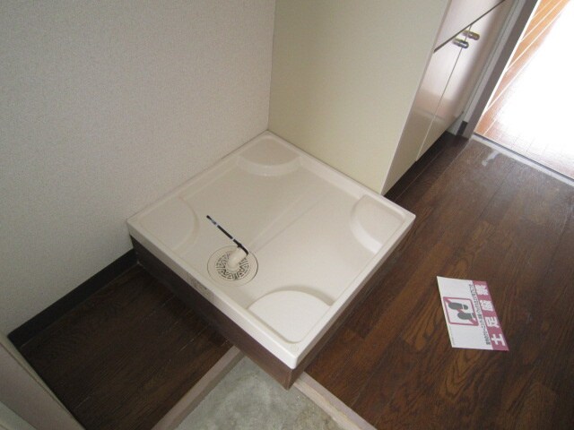 物件内観写真14　(洗濯機置場)