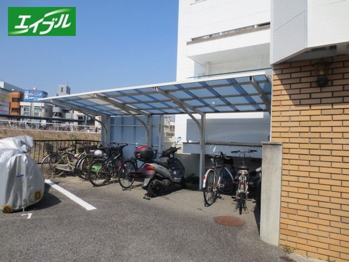 物件外観写真3　(駐輪場)