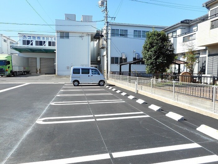 物件外観写真5　(駐車場)