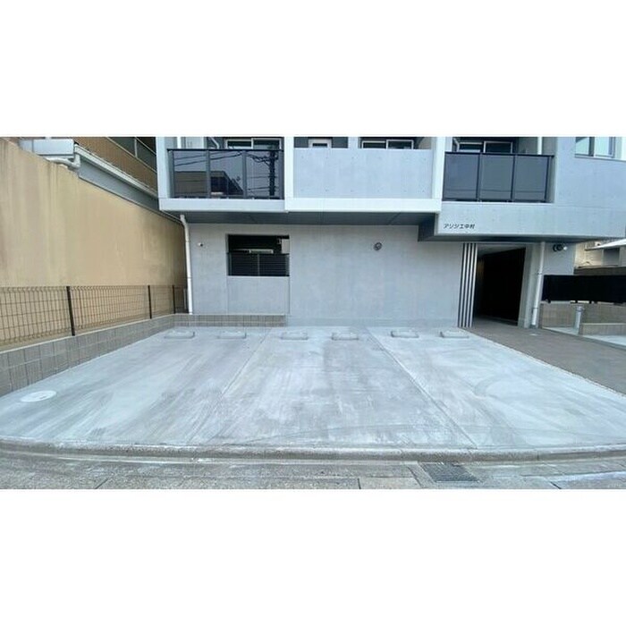 物件外観写真4　(駐車場)