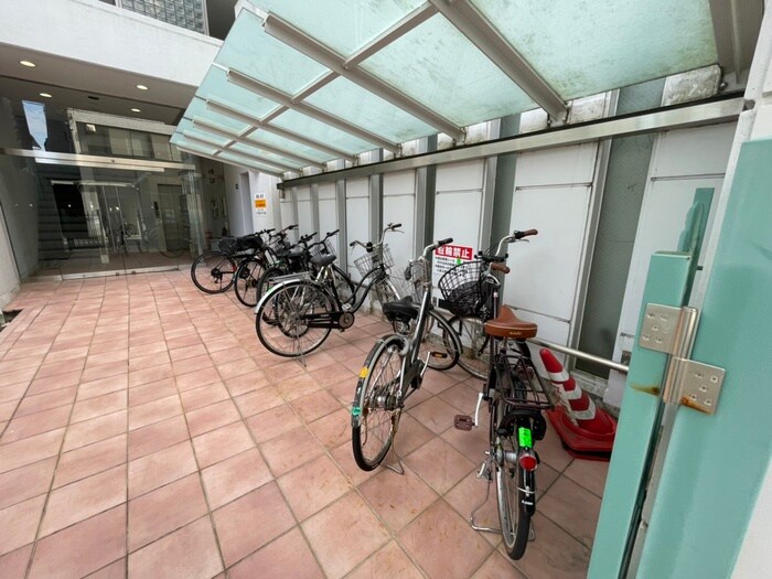 物件外観写真3　(駐輪場)