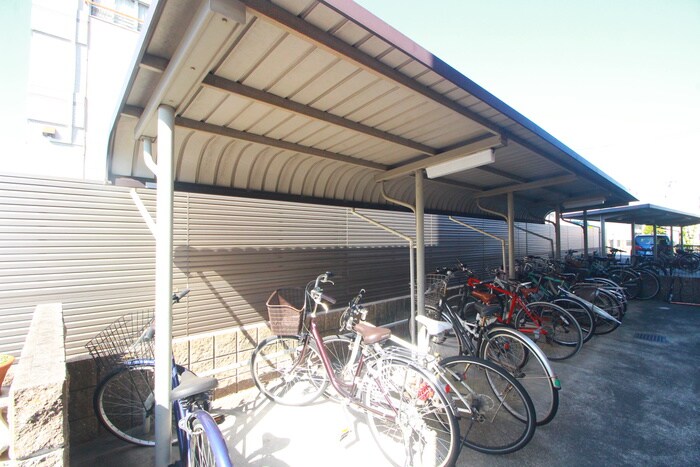 物件外観写真4　(駐輪場)