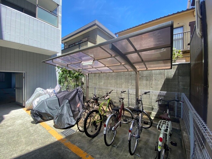 物件外観写真4　(駐輪場)