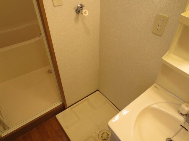 物件内観写真13　(洗濯機置場)