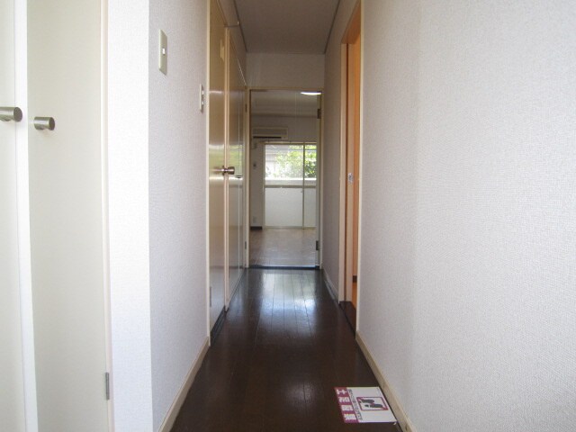 物件内観写真4　(廊下)