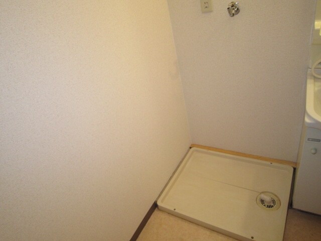 物件内観写真5　(洗濯機置場)