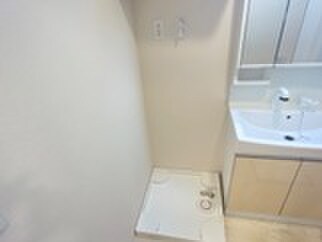 物件内観写真12　(洗濯機置場)