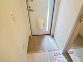 物件内観写真13　(玄関)