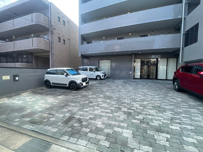 物件外観写真4　(駐車場)