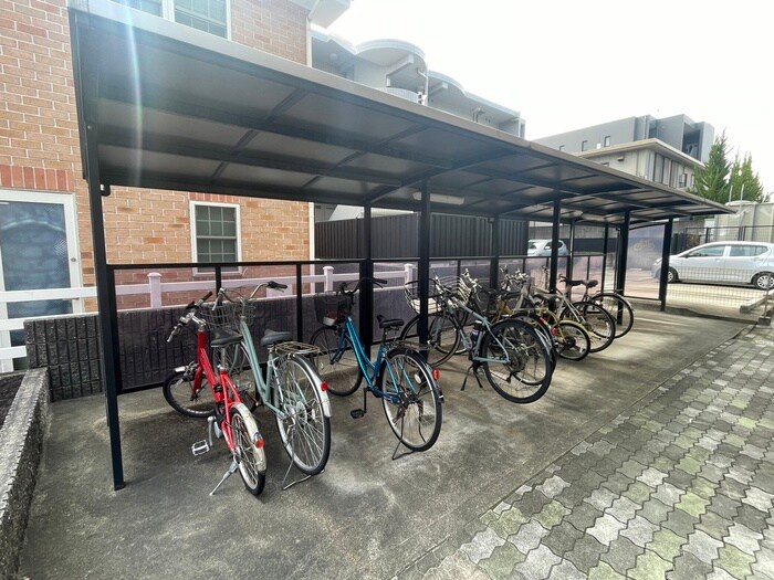 物件外観写真5　(駐輪場)