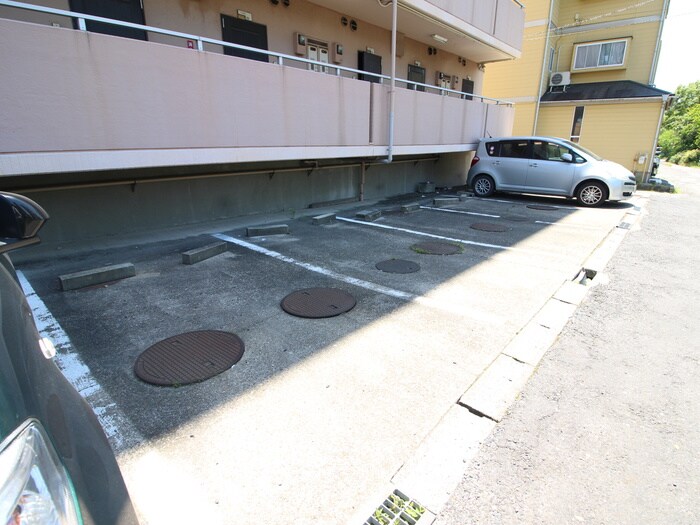 物件外観写真5　(駐車場)