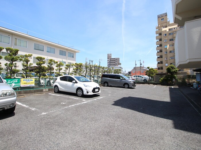 物件外観写真6　(駐車場)