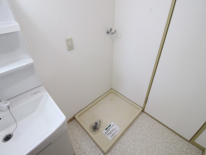 物件内観写真14　(洗濯機置場)