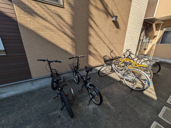 物件外観写真5　(駐輪場)
