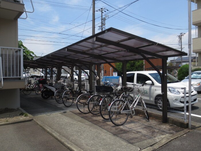 物件外観写真4　(駐輪場)