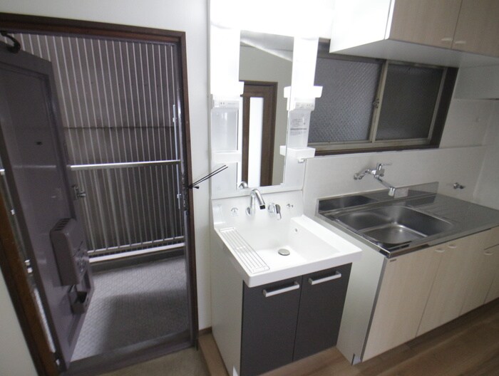 物件内観写真4　(洗面)