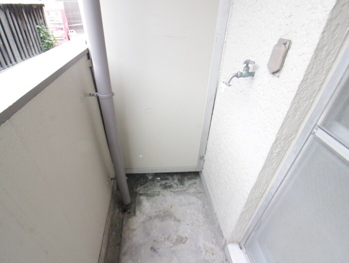 物件内観写真12　(洗濯機置場)