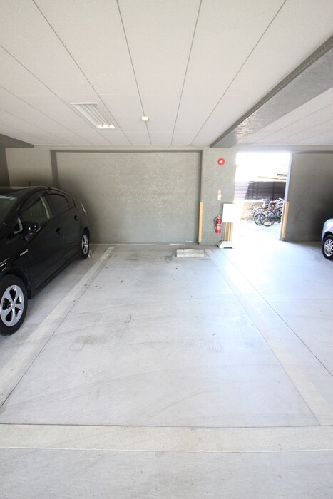 物件外観写真5　(駐車場)