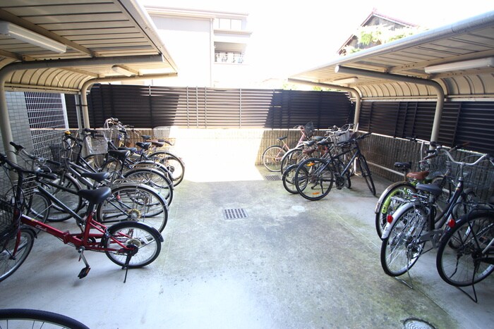物件外観写真6　(駐輪場)