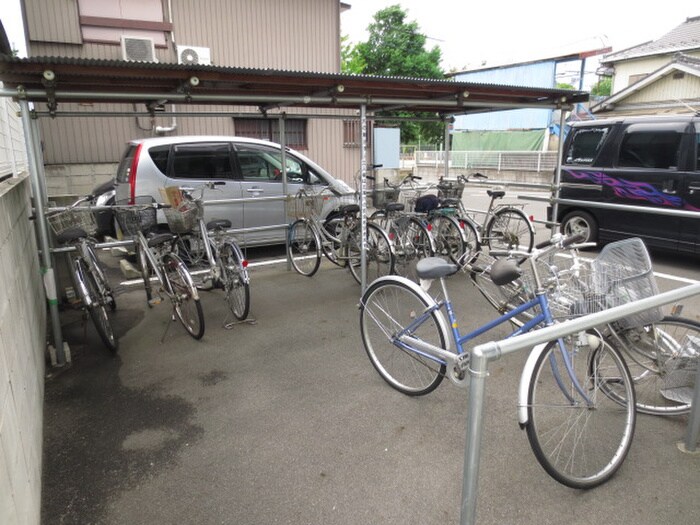物件外観写真4　(駐輪場)
