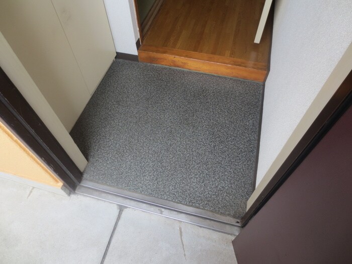 物件内観写真7　(玄関)