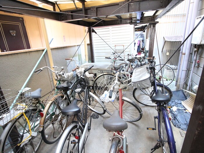 物件外観写真5　(駐輪場)