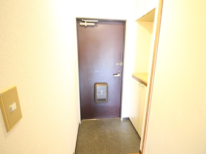 物件内観写真16　(玄関)