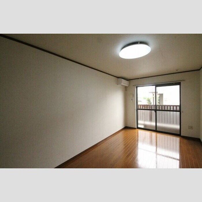 物件内観写真2　(居室)