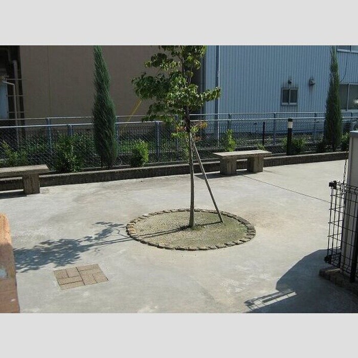 物件外観写真4　(エントランス部分)