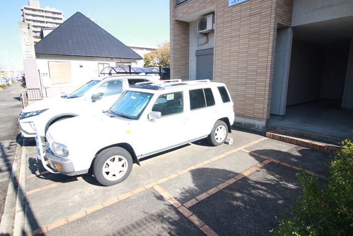 物件外観写真5　(駐車場)