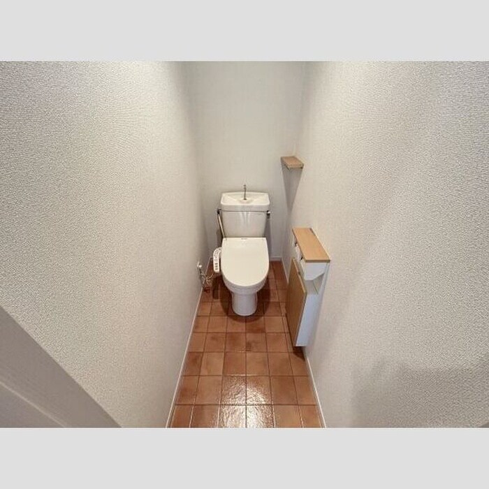 物件内観写真8　(トイレ)