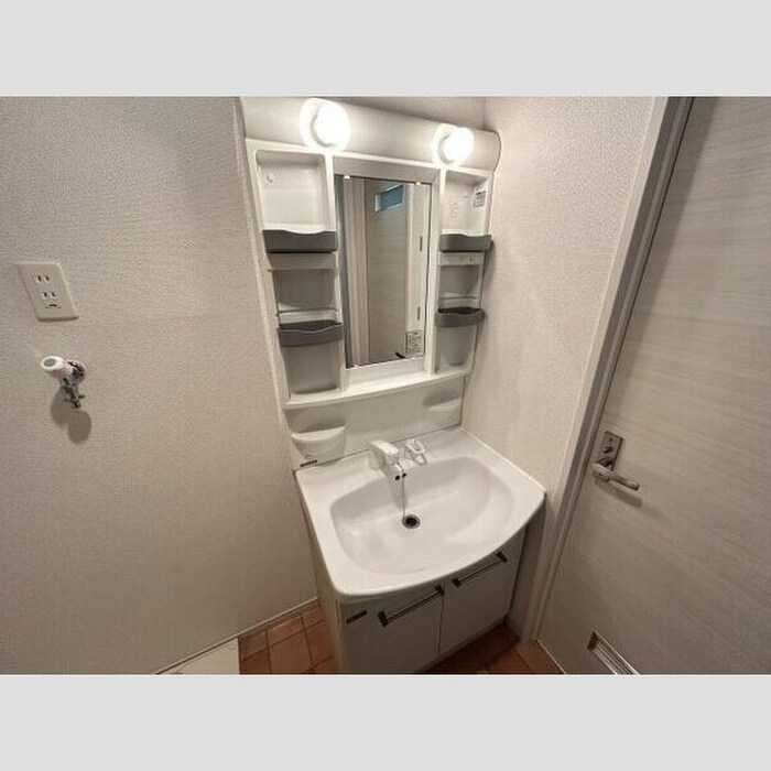 物件内観写真9　(洗面)