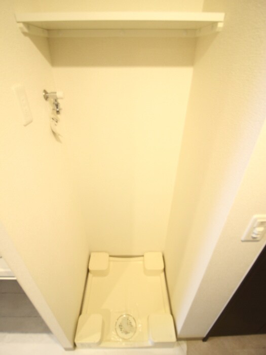 物件内観写真18　(洗濯機置場)