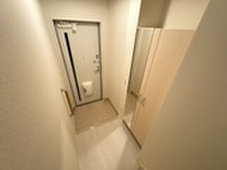 物件内観写真7　(玄関)