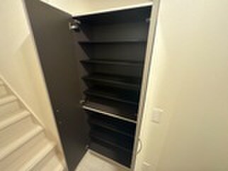物件内観写真8　(靴箱)