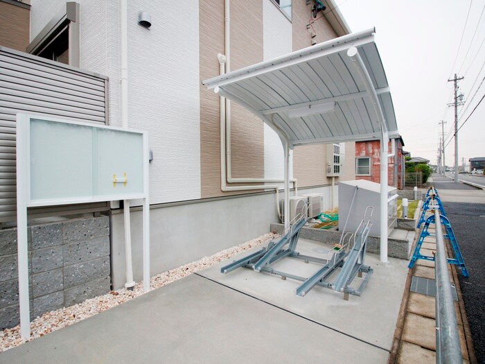 物件外観写真3　(駐輪場)