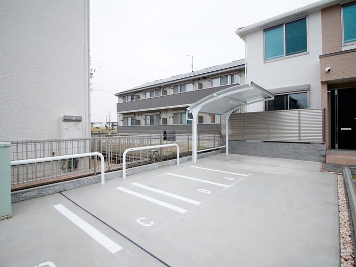 物件外観写真4　(駐輪場)