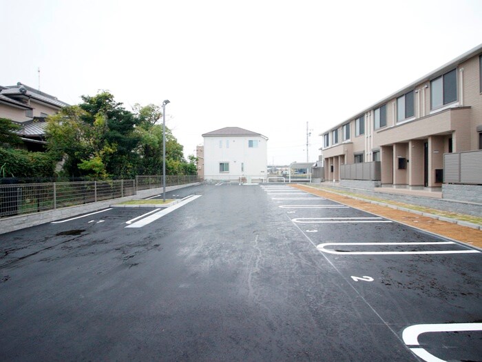 物件外観写真5　(駐車場)