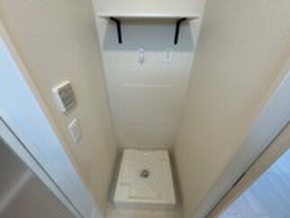 物件内観写真12　(洗濯機置場)