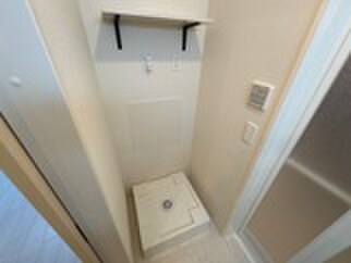 物件内観写真12　(洗濯機置場)