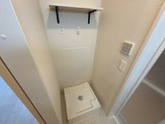 物件内観写真12　(洗濯機置場)