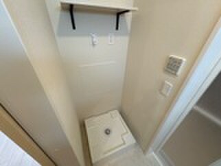 物件内観写真12　(洗濯機置場)