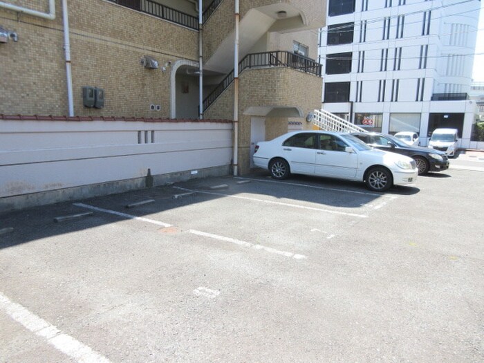 物件外観写真5　(駐車場)