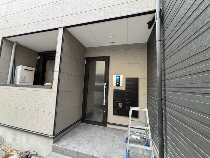 物件外観写真5　(エントランス部分)