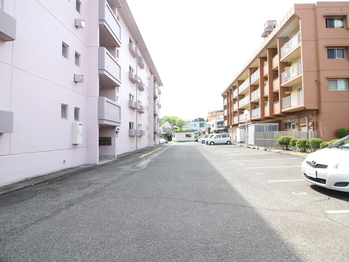 物件外観写真5　(駐車場)