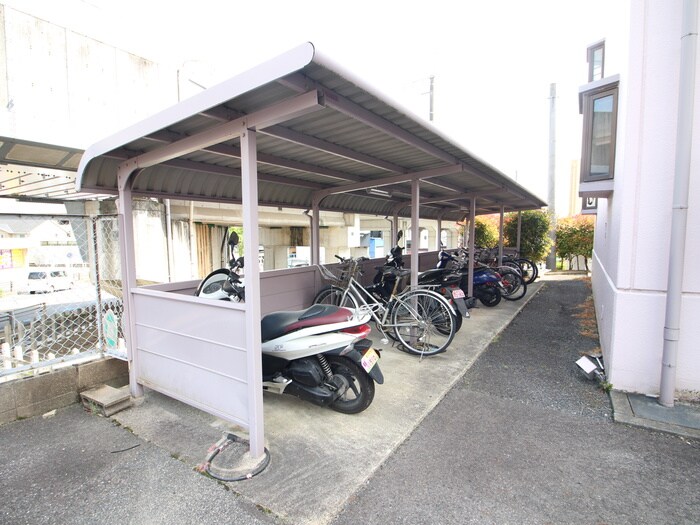 物件外観写真6　(駐輪場)