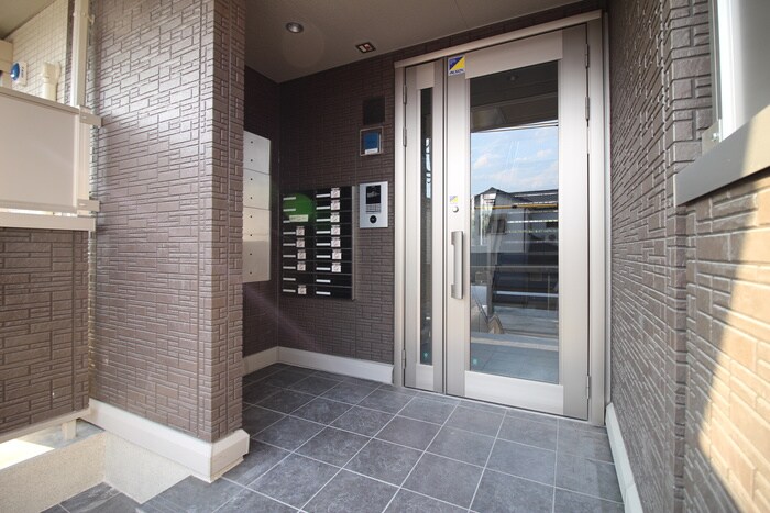 物件外観写真5　(エントランス部分)