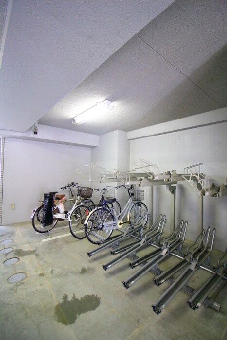 物件外観写真5　(駐輪場)