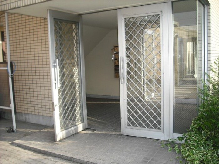 物件外観写真4　(エントランス部分)