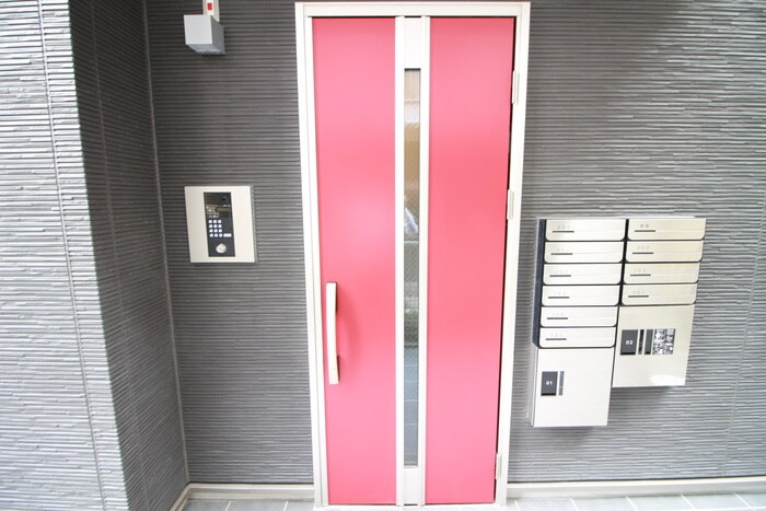 物件外観写真5　(エントランス部分)